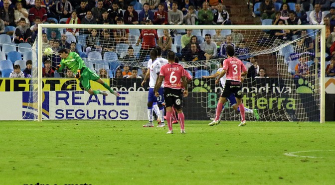 El Real Zaragoza mantiene su puerta a cero a base de evitar el fútbol ante el Girona (0-0)