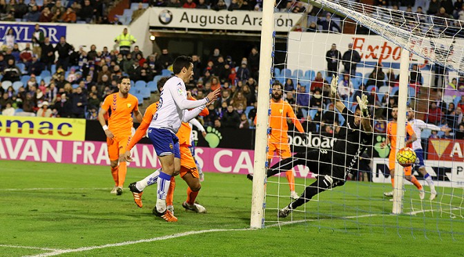 El Real Zaragoza logra vencer a la UE Llagostera (1-0)